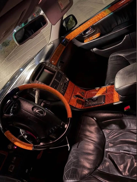 2001 Lexus LS 3rd Gen - Image 3 of 5