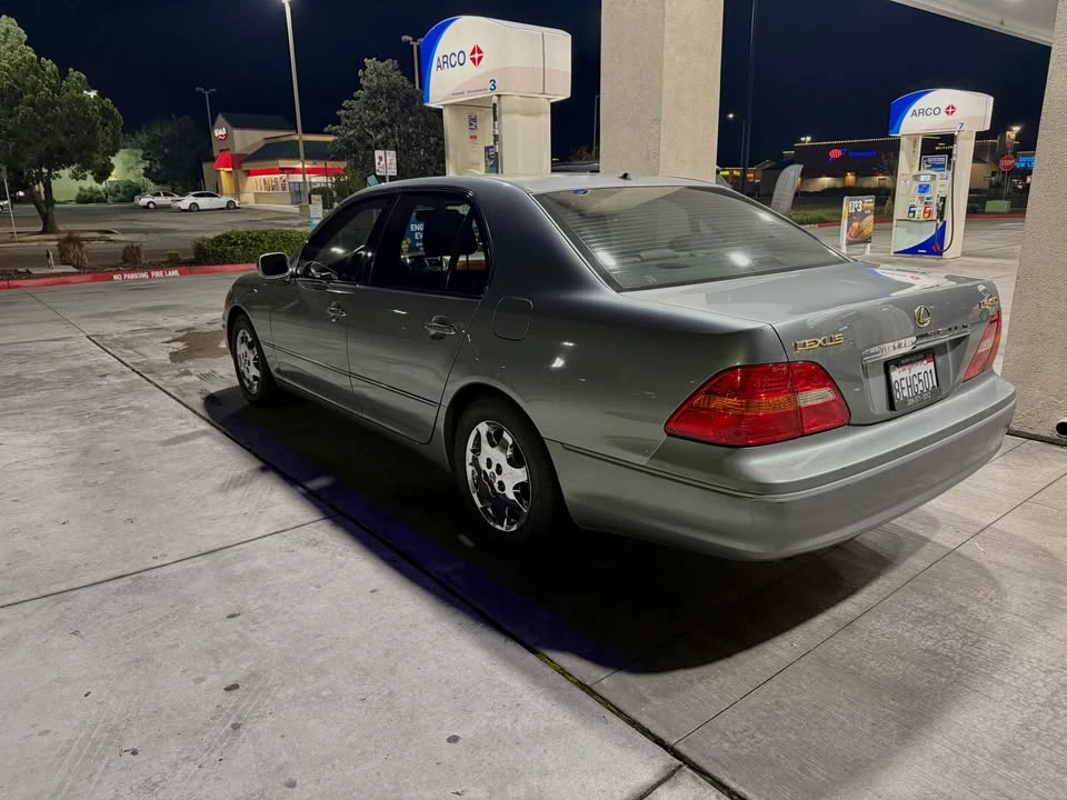 2001 Lexus LS 3rd Gen - Image 2 of 7