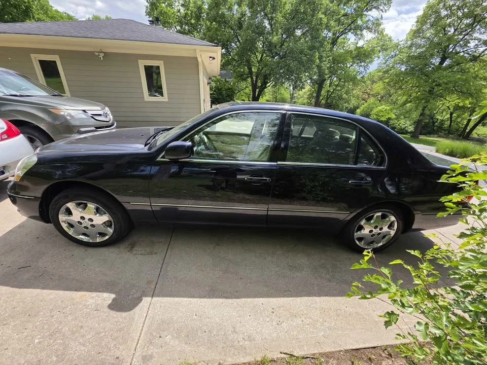 2001 Lexus LS 3rd Gen - Image 2 of 6