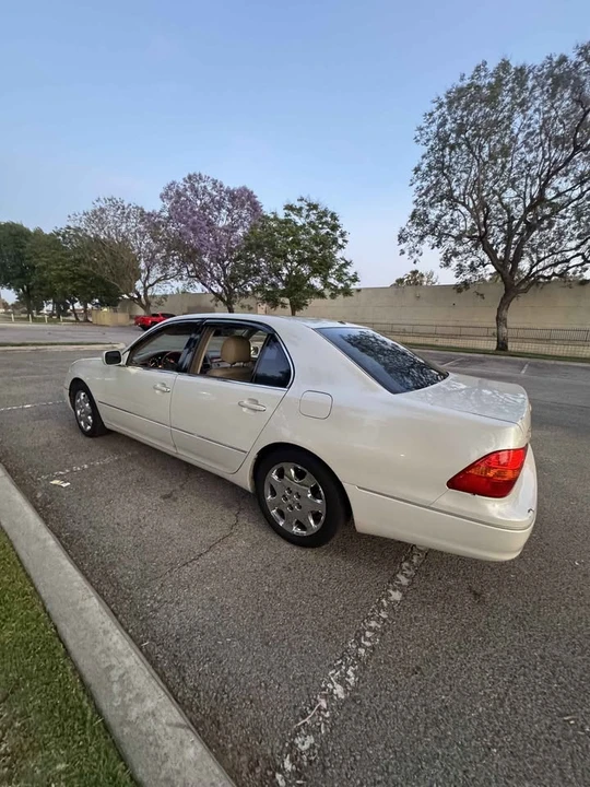 2001 Lexus LS 3rd Gen - Image 5 of 7