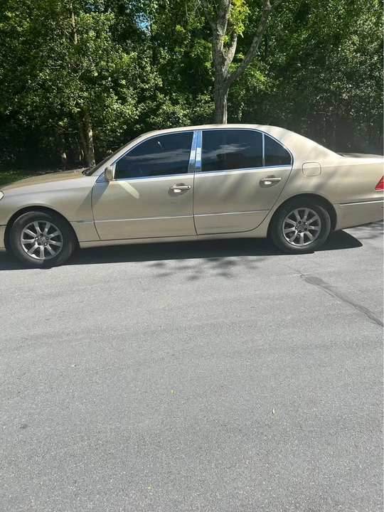 2001 Lexus LS 3rd Gen - Image 14 of 14