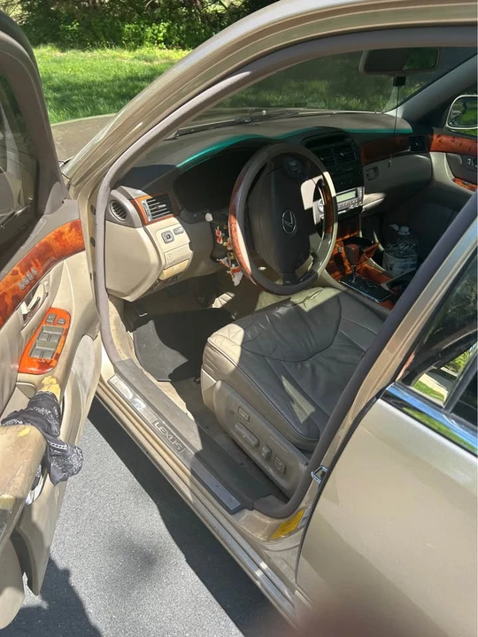 2001 Lexus LS 3rd Gen - Image 12 of 14