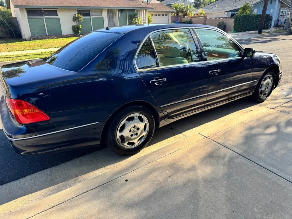 2001 Lexus LS 3rd Gen - Image 6 of 9