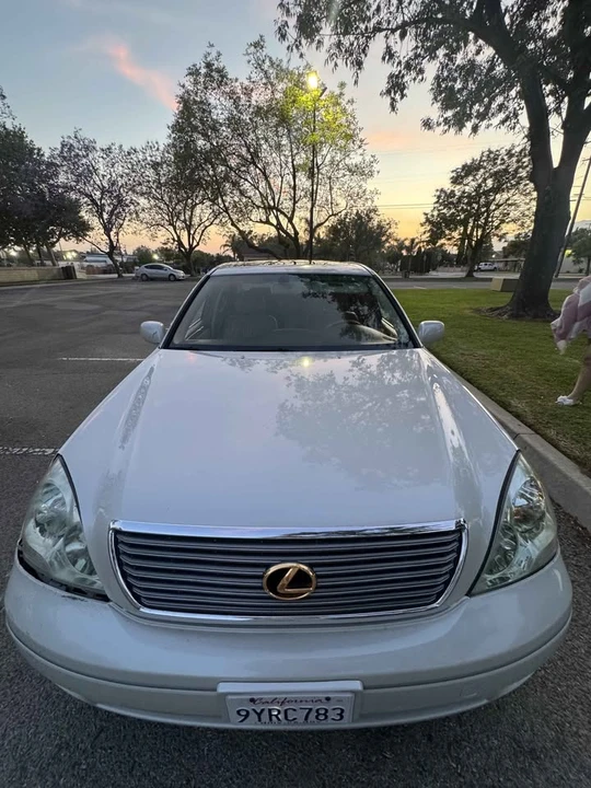 2001 Lexus LS 3rd Gen - Image 2 of 7