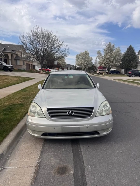2001 Lexus LS 3rd Gen - Image 2 of 6