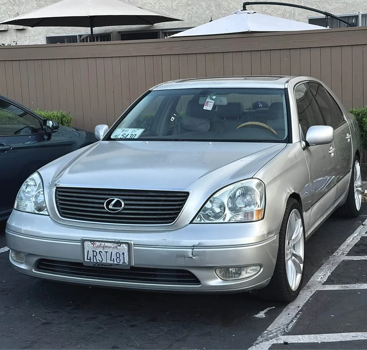 2001 Lexus LS 3rd Gen - Image 14 of 14