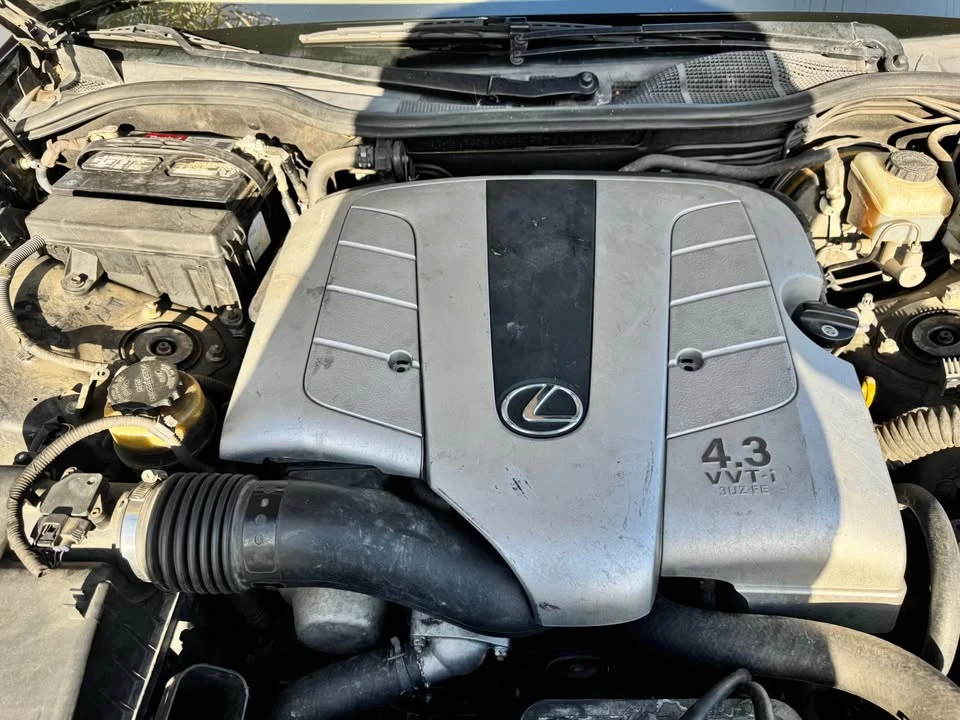 2001 Lexus LS 3rd Gen - Image 7 of 9