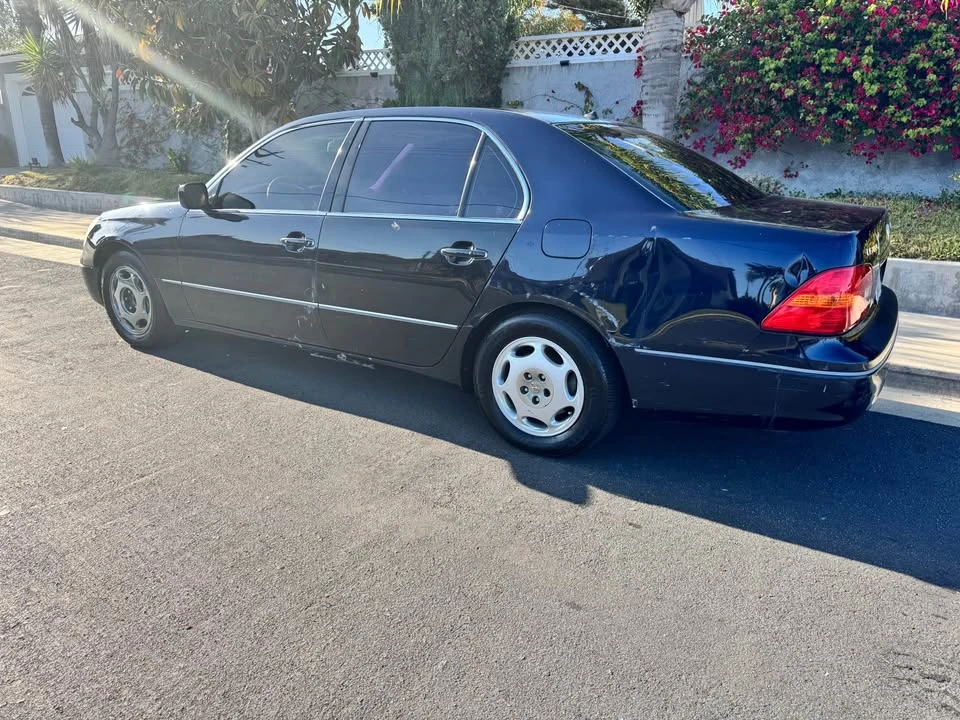 2001 Lexus LS 3rd Gen - Image 5 of 9