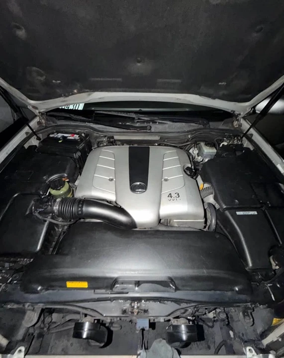 2001 Lexus LS 3rd Gen - Image 11 of 14