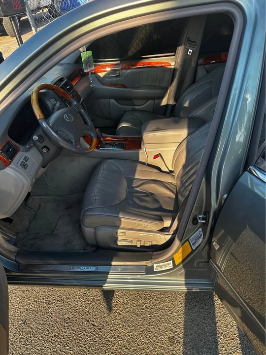 2001 Lexus LS 3rd Gen - Image 6 of 10