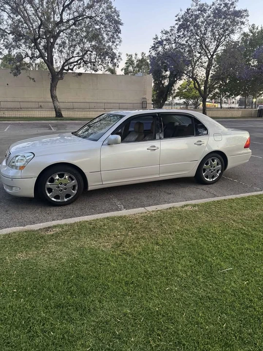 2001 Lexus LS 3rd Gen - Image 4 of 7