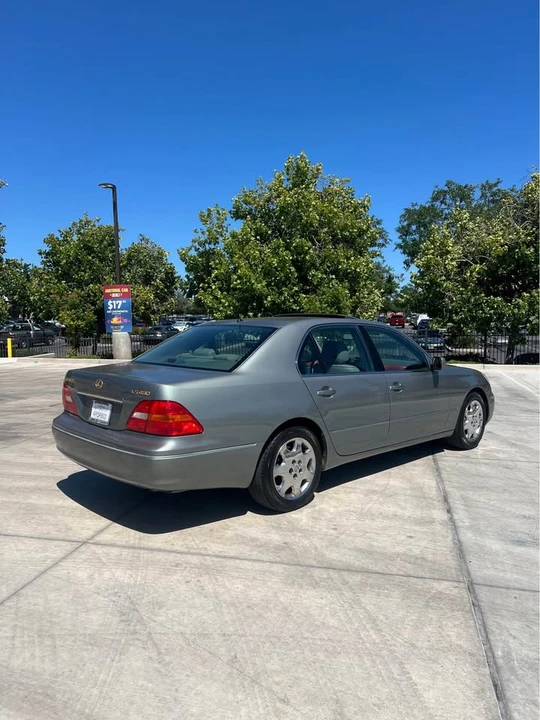 2001 Lexus LS 3rd Gen - Image 4 of 20