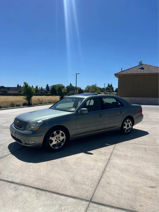 2001 Lexus LS 3rd Gen - Image 7 of 20