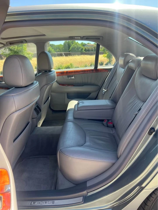 2001 Lexus LS 3rd Gen - Image 14 of 20