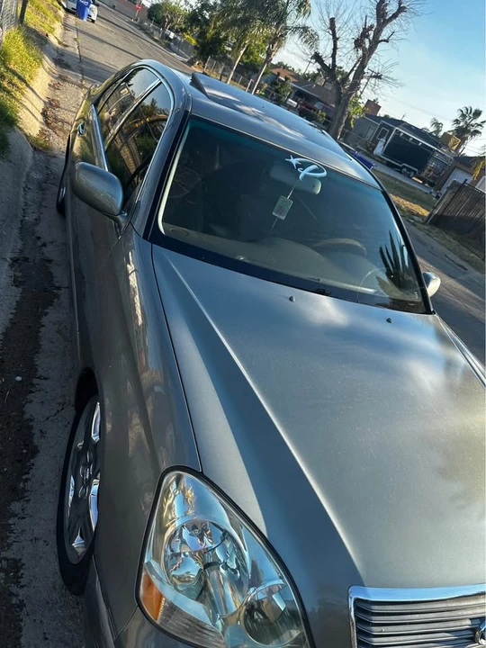 2001 Lexus LS 3rd Gen - Image 3 of 10