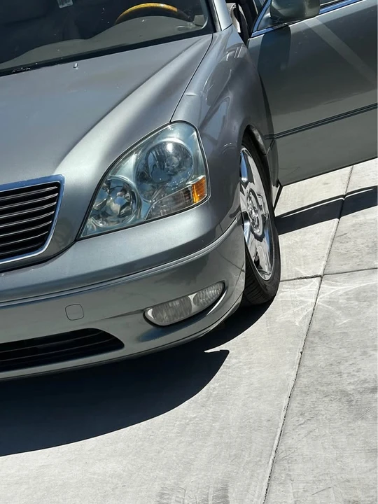 2001 Lexus LS 3rd Gen - Image 9 of 10