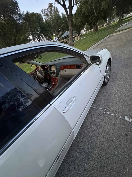 2001 Lexus LS 3rd Gen - Image 3 of 7