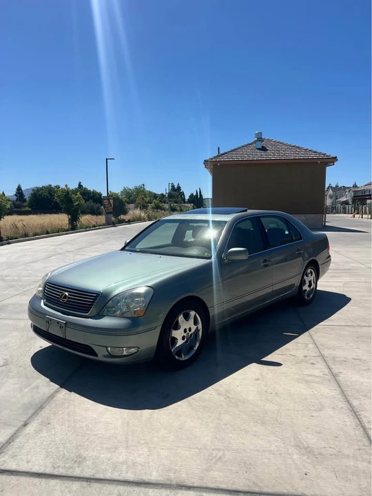 2001 Lexus LS 3rd Gen - Image 8 of 20