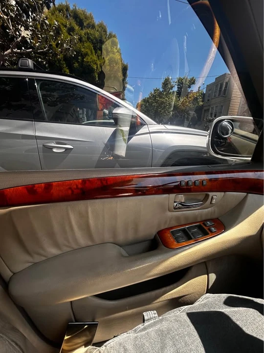 2001 Lexus LS 3rd Gen - Image 6 of 10