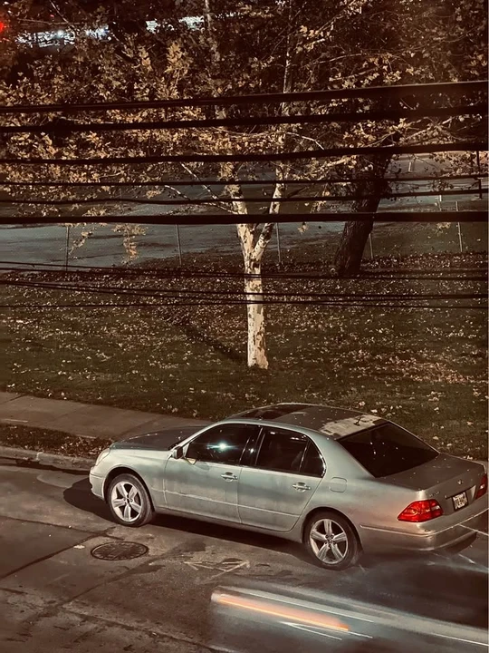 2001 Lexus LS 3rd Gen - Image 2 of 15