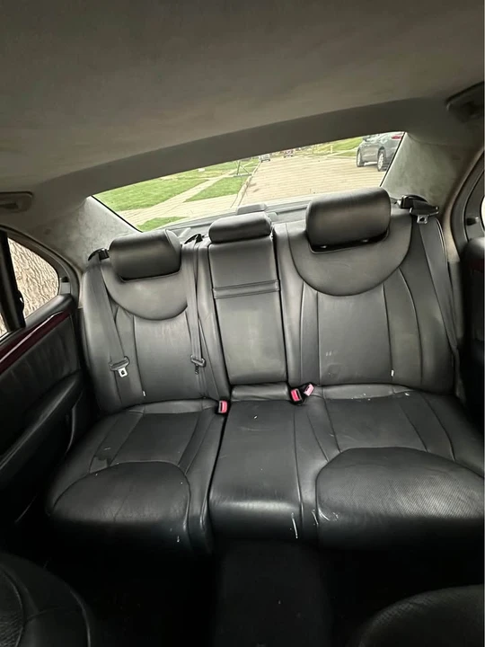 2001 Lexus LS 3rd Gen - Image 12 of 15