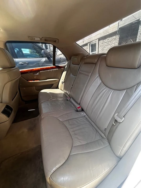 2001 Lexus LS 3rd Gen - Image 7 of 10