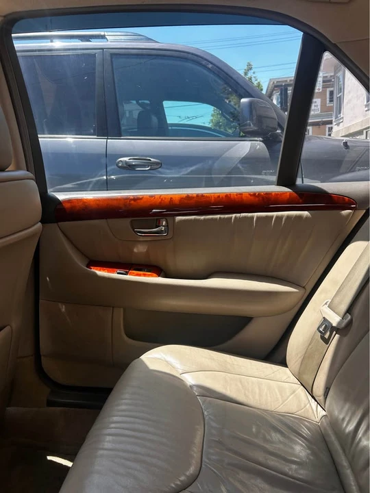 2001 Lexus LS 3rd Gen - Image 10 of 10