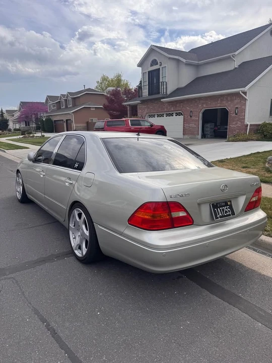2001 Lexus LS 3rd Gen - Image 5 of 6