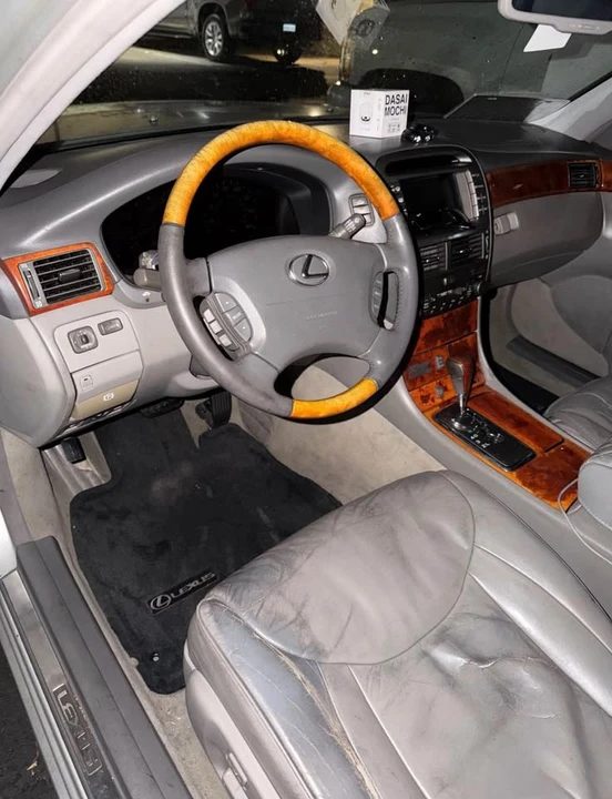 2001 Lexus LS 3rd Gen - Image 3 of 14