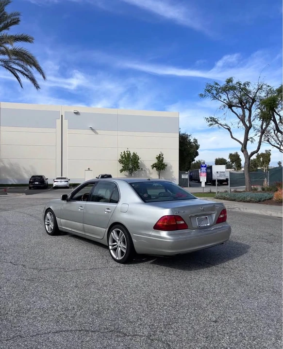 2001 Lexus LS 3rd Gen - Image 2 of 14