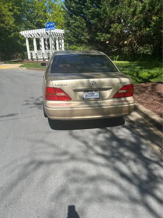 2001 Lexus LS 3rd Gen - Image 13 of 14