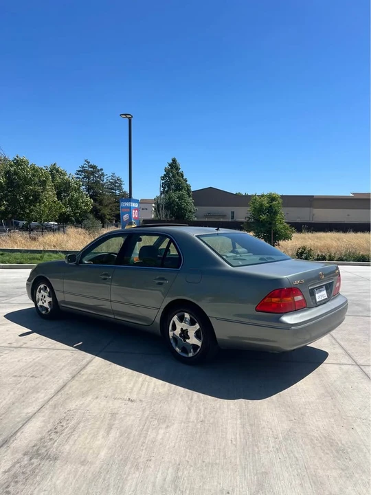 2001 Lexus LS 3rd Gen - Image 5 of 20