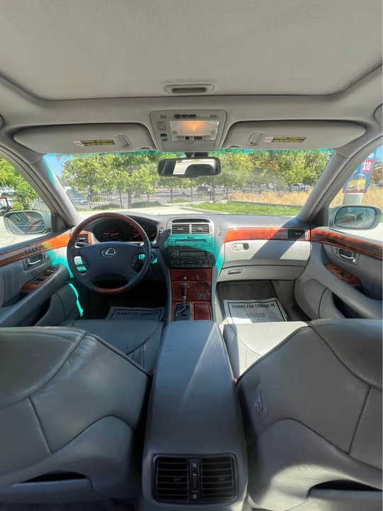 2001 Lexus LS 3rd Gen - Image 17 of 20