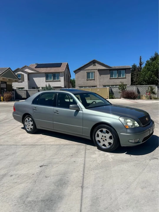 2001 Lexus LS 3rd Gen - Image 2 of 20