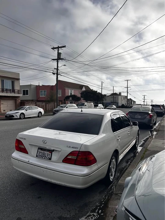 2001 Lexus LS 3rd Gen - Image 8 of 15