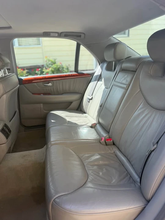 2001 Lexus LS 3rd Gen - Image 10 of 10