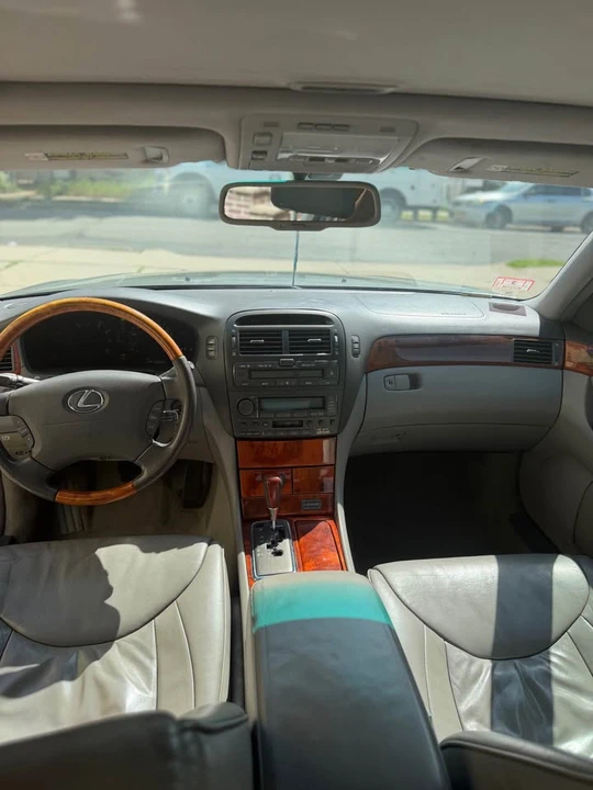 2001 Lexus LS 3rd Gen - Image 7 of 10