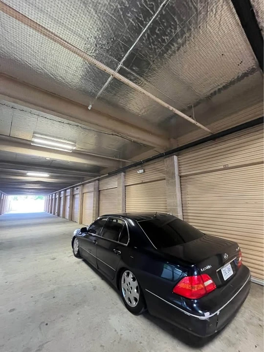 2001 Lexus LS 3rd Gen - Image 3 of 9