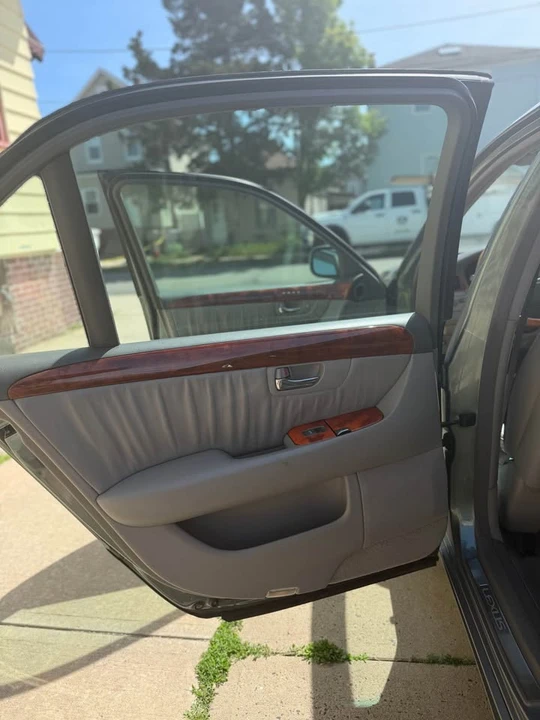2001 Lexus LS 3rd Gen - Image 6 of 10