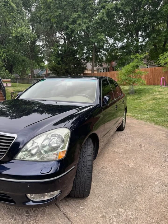 2001 Lexus LS 3rd Gen - Image 2 of 11