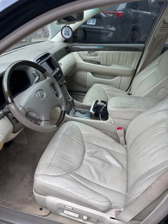 2001 Lexus LS 3rd Gen - Image 6 of 11