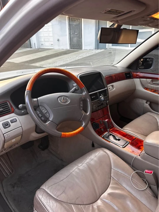 2001 Lexus LS 3rd Gen - Image 12 of 15