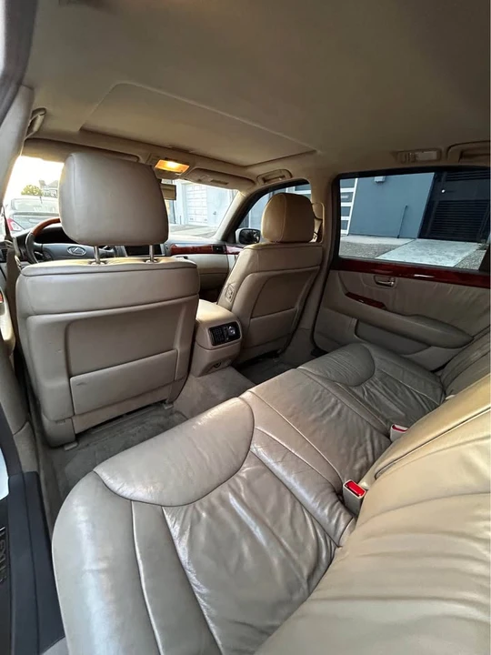 2001 Lexus LS 3rd Gen - Image 10 of 15