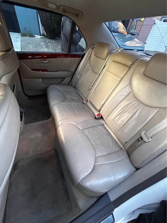 2001 Lexus LS 3rd Gen - Image 9 of 15