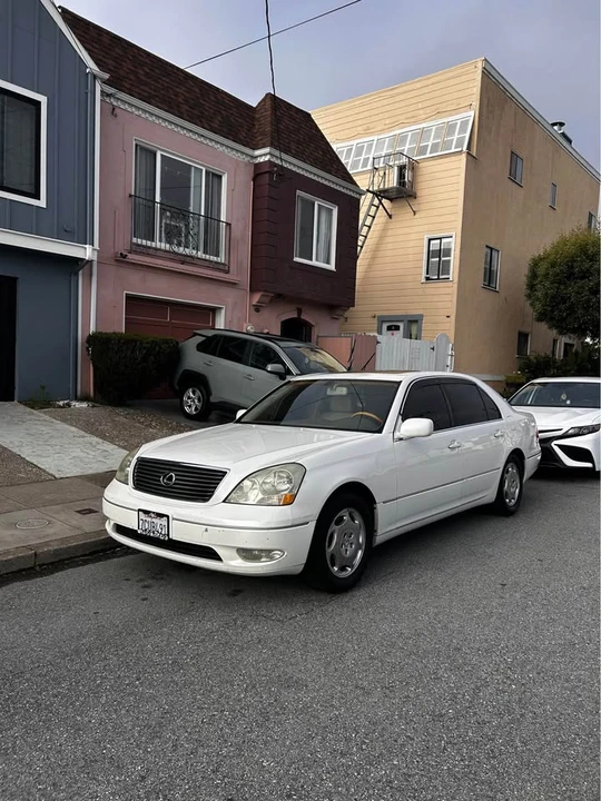 2001 Lexus LS 3rd Gen - Image 7 of 15