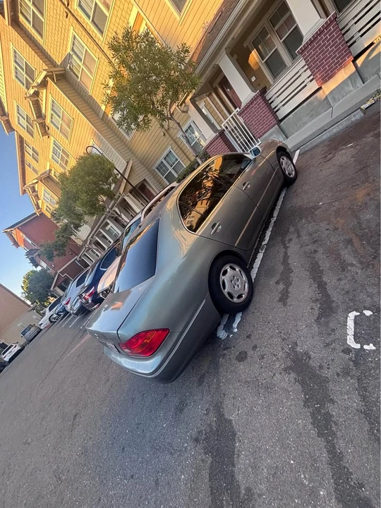 2001 Lexus LS 3rd Gen - Image 9 of 9