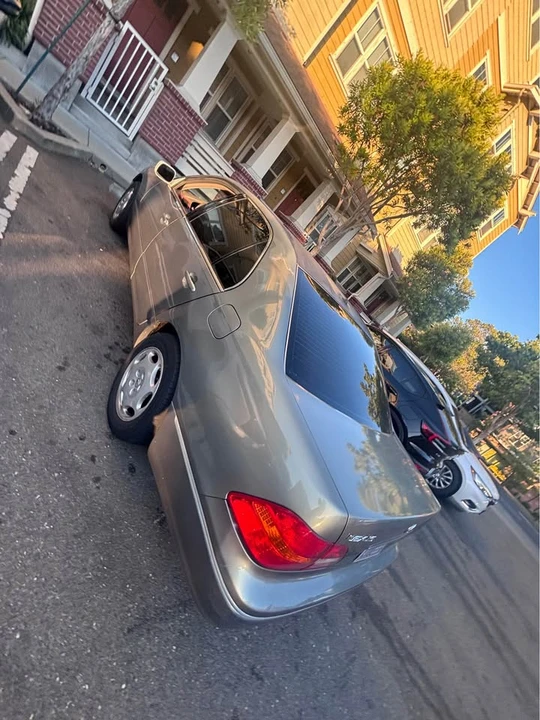 2001 Lexus LS 3rd Gen - Image 4 of 9