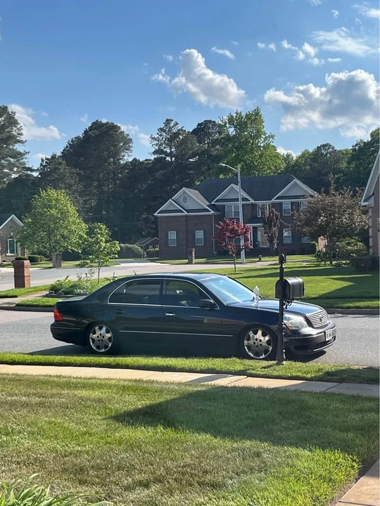 2001 Lexus LS 3rd Gen - Image 4 of 9