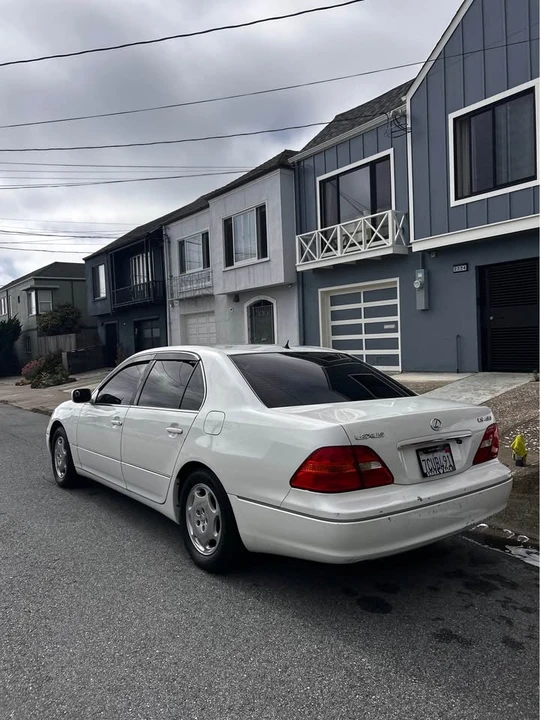 2001 Lexus LS 3rd Gen - Image 4 of 15