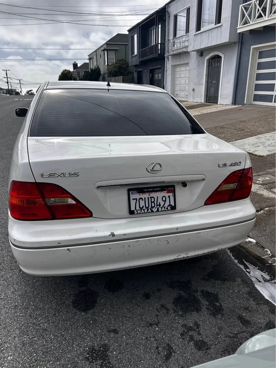 2001 Lexus LS 3rd Gen - Image 5 of 15
